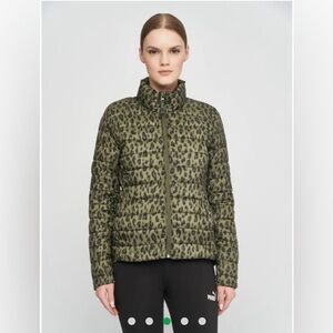 Old Navy Go-H20 Water-Resistant Puffer Jacket-Green Animal Print-Size Large NWT